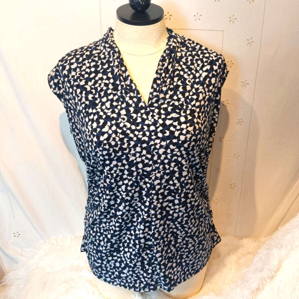 Vince Camuto V Neck Sleeveless Blouse 2X